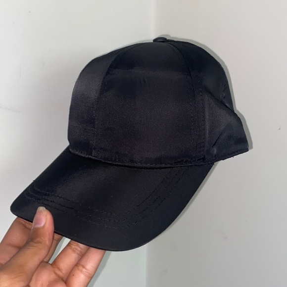 Black Hat - Picture 1 of 3